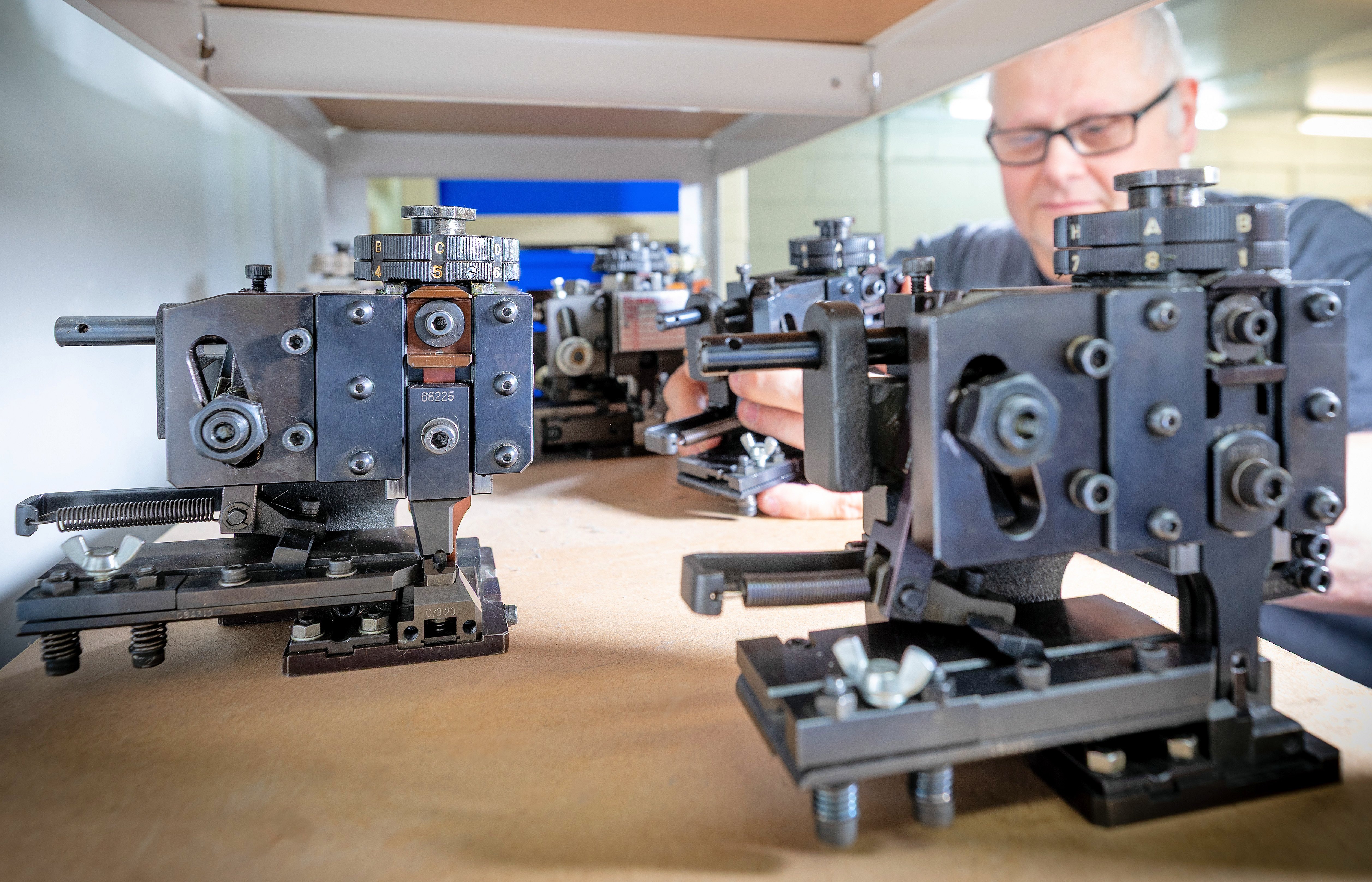 Cable crimp heads